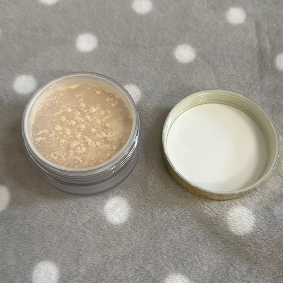 Laura Mercier Translucent Loose Setting Powder&Puff - Picture 8 of 14